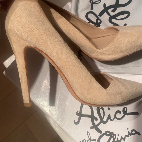 ALICE and Olivia nude pumps 38 1/2 - Picture 5 of 12